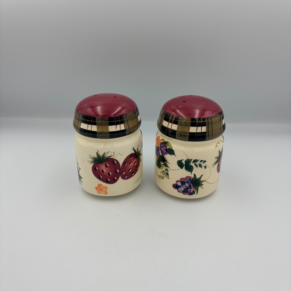 Oneida Ceramic Salt and Pepper Shakers‎ Fruit Berry Plaid Country Farmhouse Set